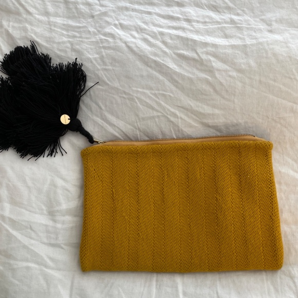 Adorable woven clutch purse never been used - Picture 3 of 3